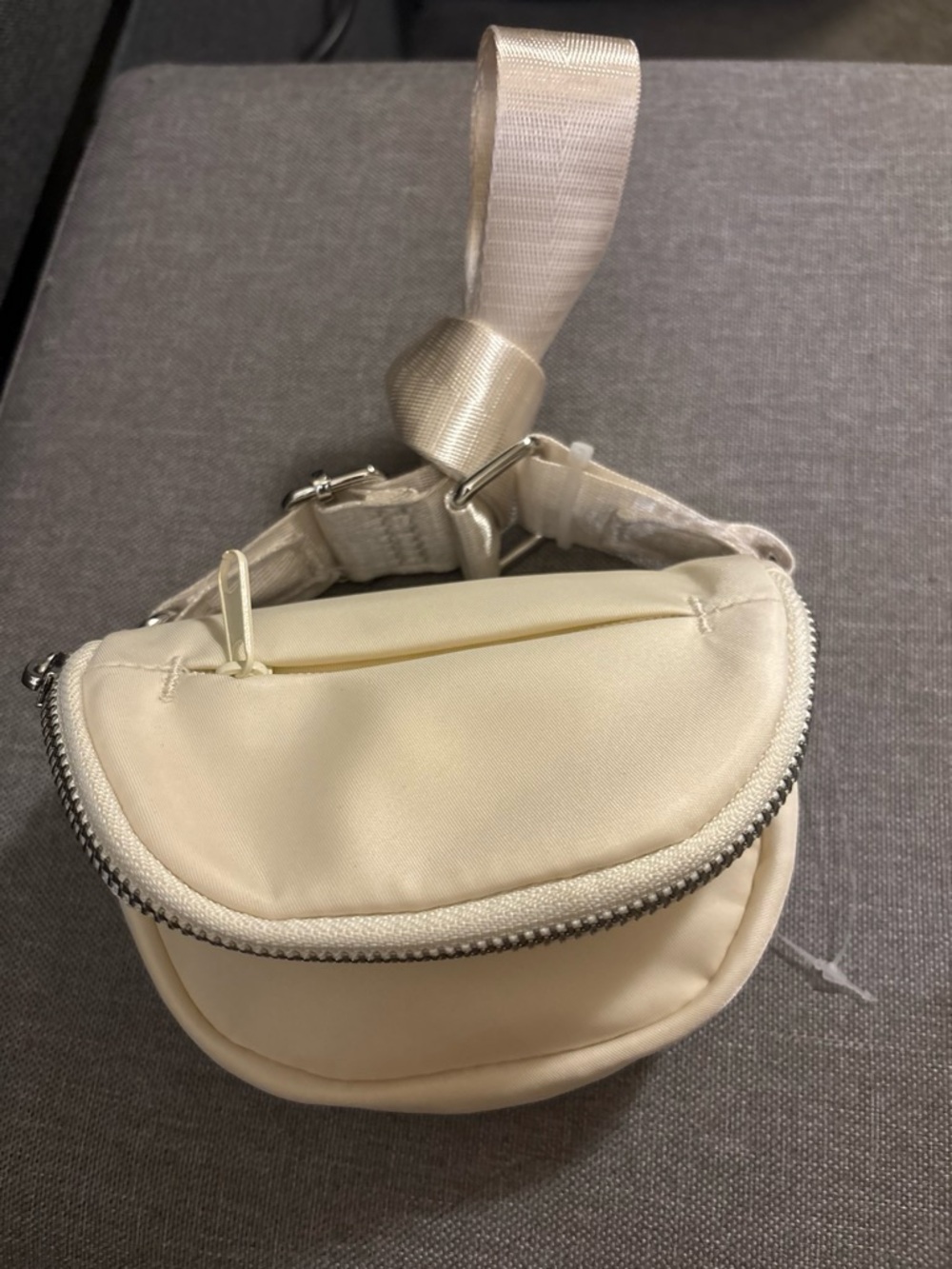 Source Unknown Small Cream Crossbody Mini Bag with Wide Strap